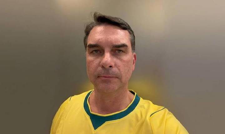 Após falar em anulação das eleições, Flávio Bolsonaro muda o discurso