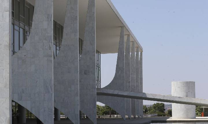 Conheça as atribuições do presidente e do vice-presidente da República