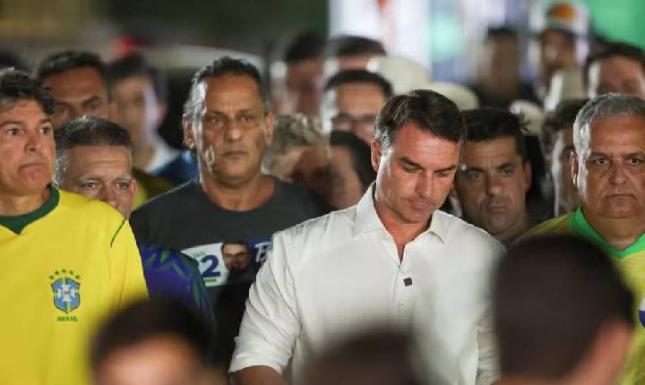 Derrotado, Flávio Bolsonaro ficará sem cargo e sem foro privilegiado em 2027