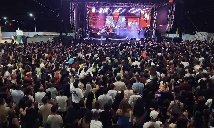 Dia do Evangélico em São Raimundo Nonato reúne mais de 10 mil pessoas em noite de louvor