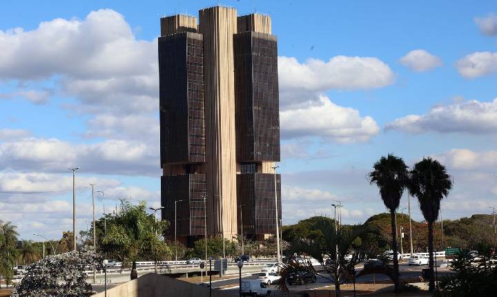 Economistas criticam usar corte de gastos para conter dívida pública