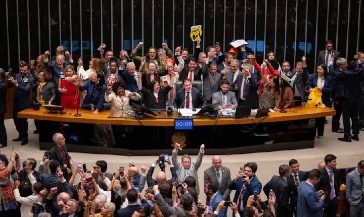 Fim da escala 6x1: depois de aprovada na Câmara, PEC segue para o Senado, onde deve encontrar resistências; veja detalhes do texto