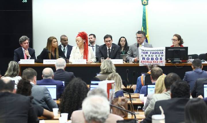 Fim da escala 6x1: relator propõe jornada de 40h semanais com transição de 14 meses; votação será nesta quarta