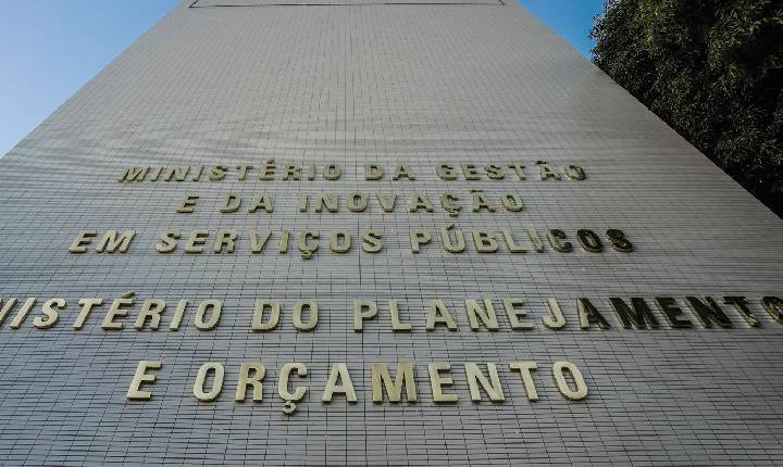 Governo libera R$ 5,2 bilhões para reforçar assistência social e saúde