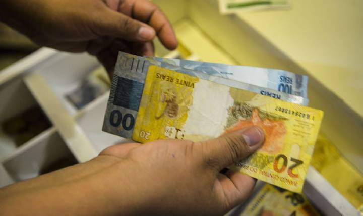 Governo propõe salário mínimo de R$ 1.717 em 2027