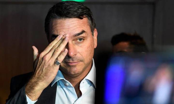 Já em forte queda, campanha de Flávio Bolsonaro vive novo medo que se amplia