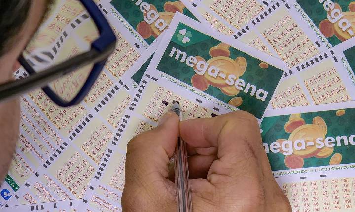 Mega-Sena acumula para R$ 230 milhões; confira os números sorteados