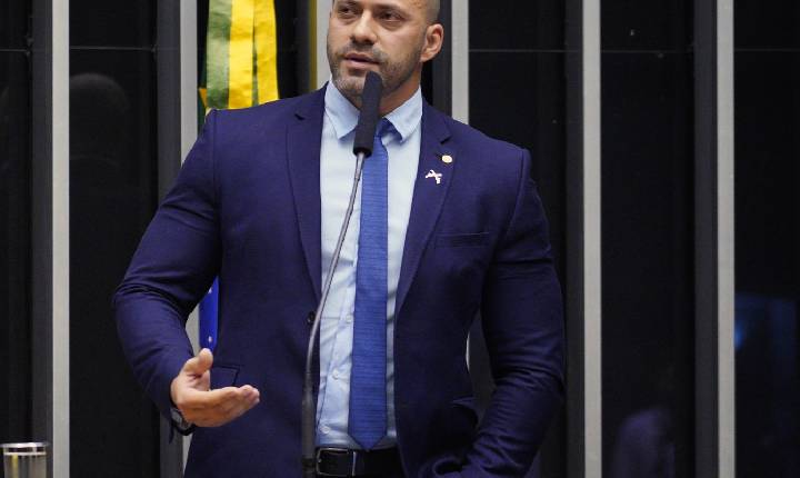Moraes dá 48h para Daniel Silveira explicar publicação de vídeo no X