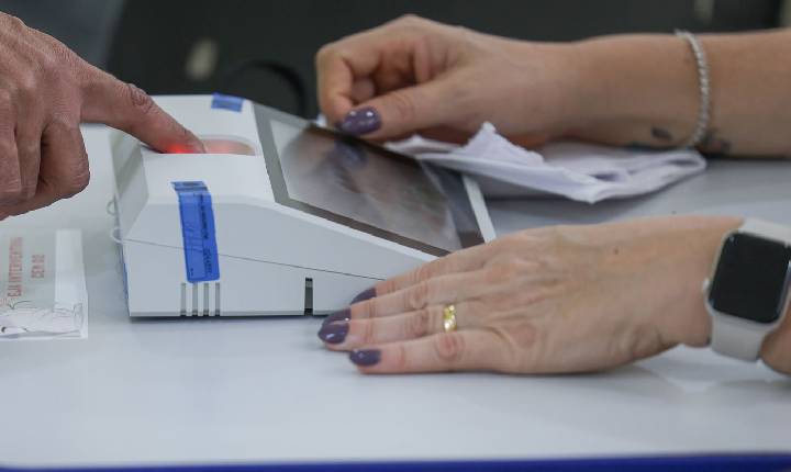 No DF, urnas fecham antes de informação sobre prorrogação chegar 