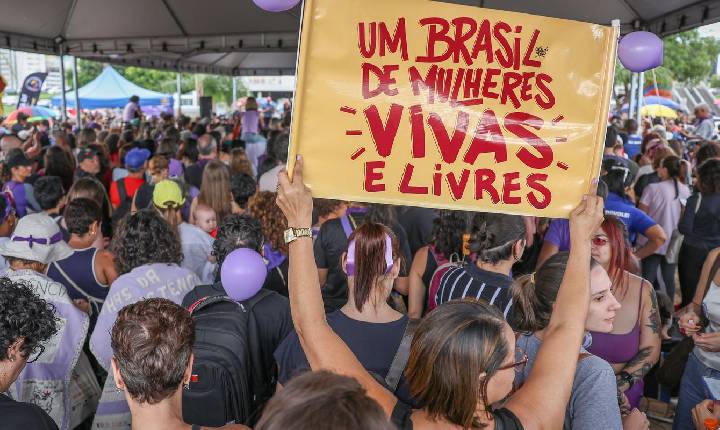 Órfãos de vítimas de feminicídio passam a ter direito a pensão INSS 