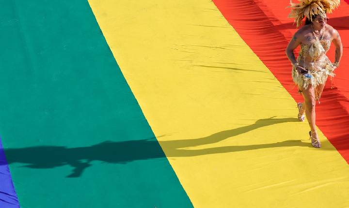Parada Brasília Orgulho traz campanha do voto contra o preconceito