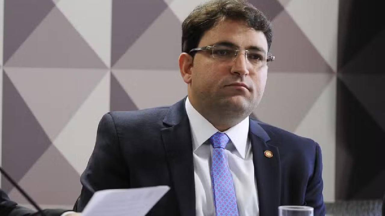 PF diz que encontrou sala secreta com máquina de contar dinheiro no hangar de Willer Tomaz; veja imagens