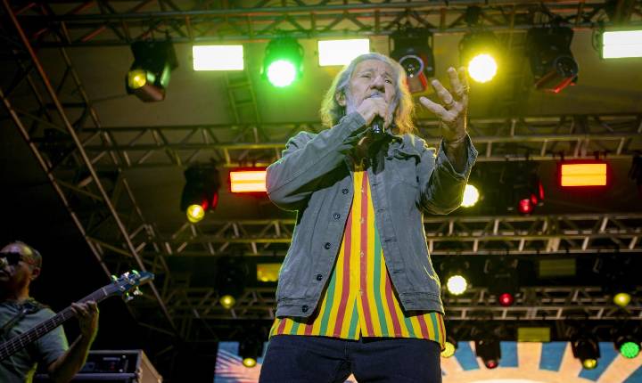 Primeira noite dos Festejos de São Raimundo Nonato reúne multidão em noite do reggae