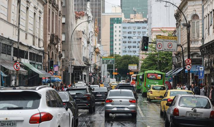 Rio: maioria dos carros roubados está em áreas controladas pelo crime
