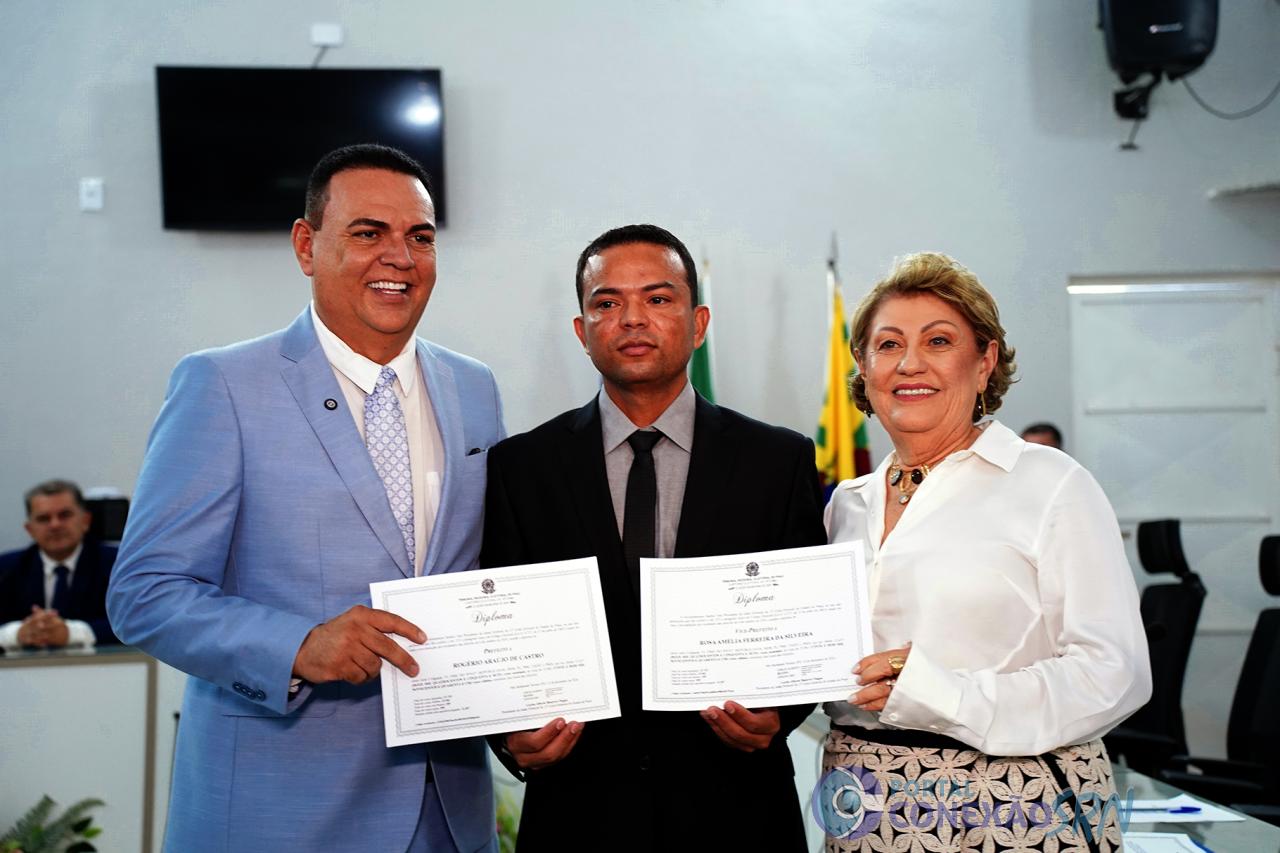 FOTOS DIPLOMAÇÃO DE ROGÉRIO CASTRO E ROSA AMÉLIA