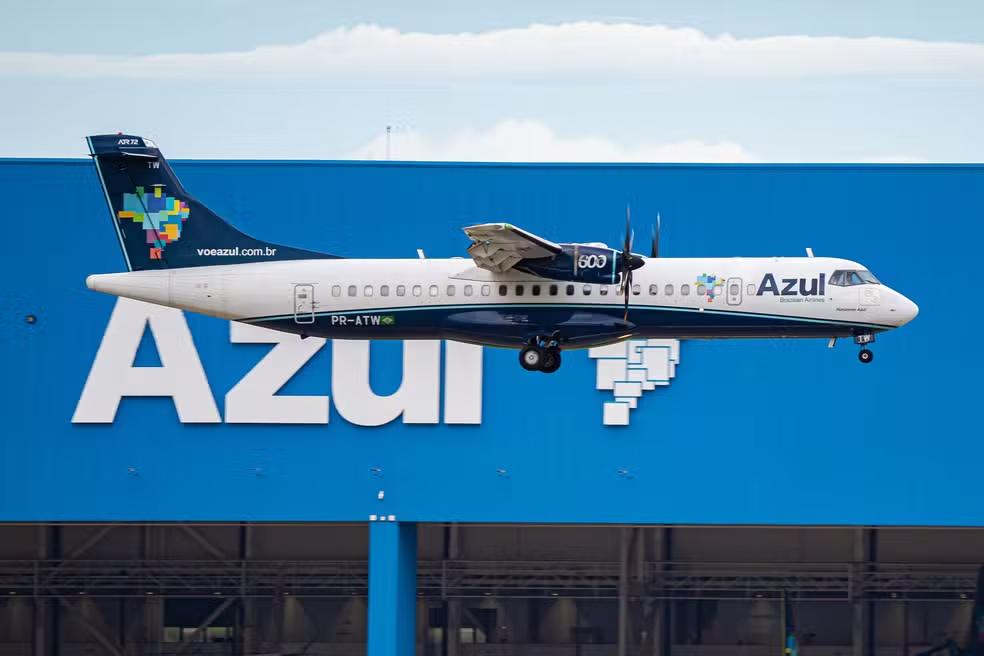 Azul volta a anunciar suspensão de voos em 12 cidades brasileiras e cita custos operacionais; veja a lista