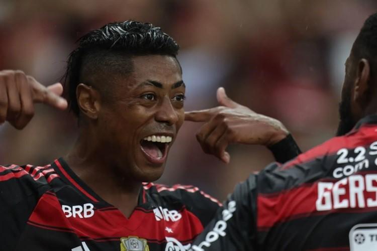 Flamengo conta com 'estrela' de Bruno Henrique, bate o Botafogo e conquista a Supercopa Rei