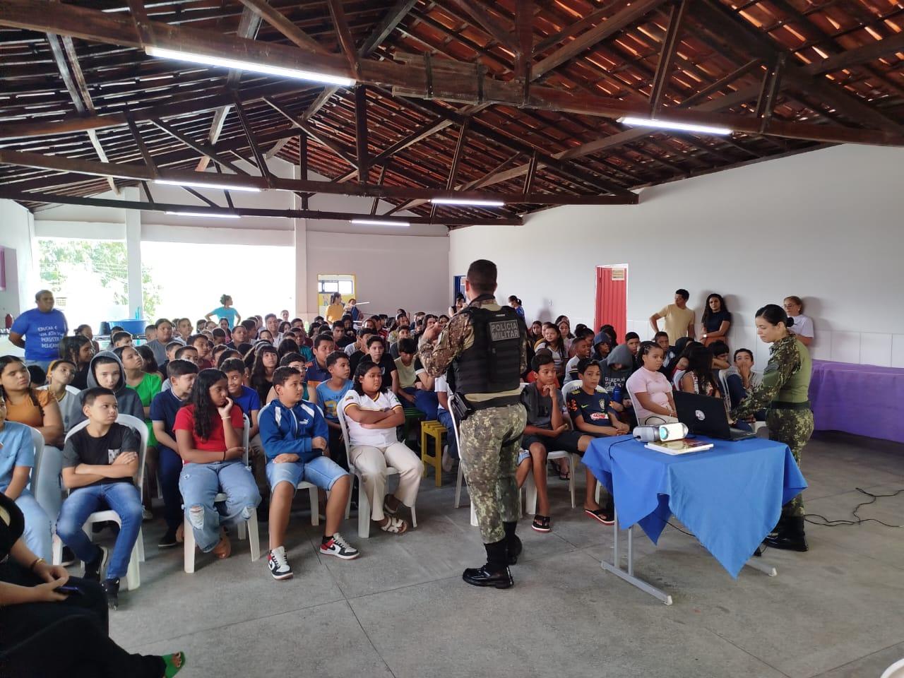 Alunos da U. E. Edson Ferreira participam de Palestra sobre Conscientização Ambiental