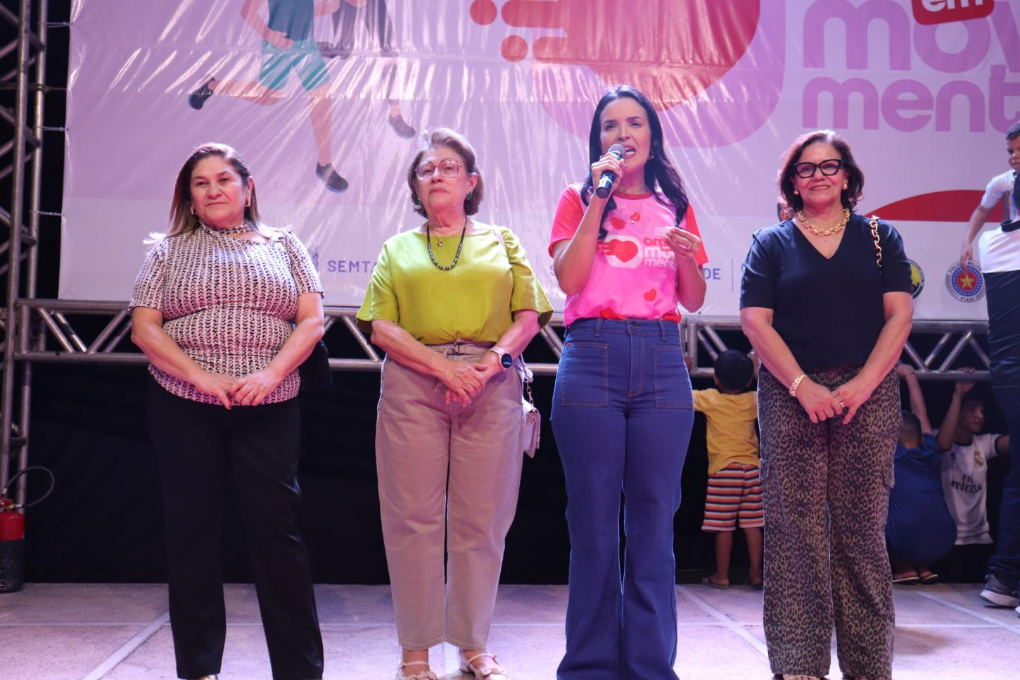Fotos da abertura do evento Amor em Movimento, com sorteio de brindes para as Mães