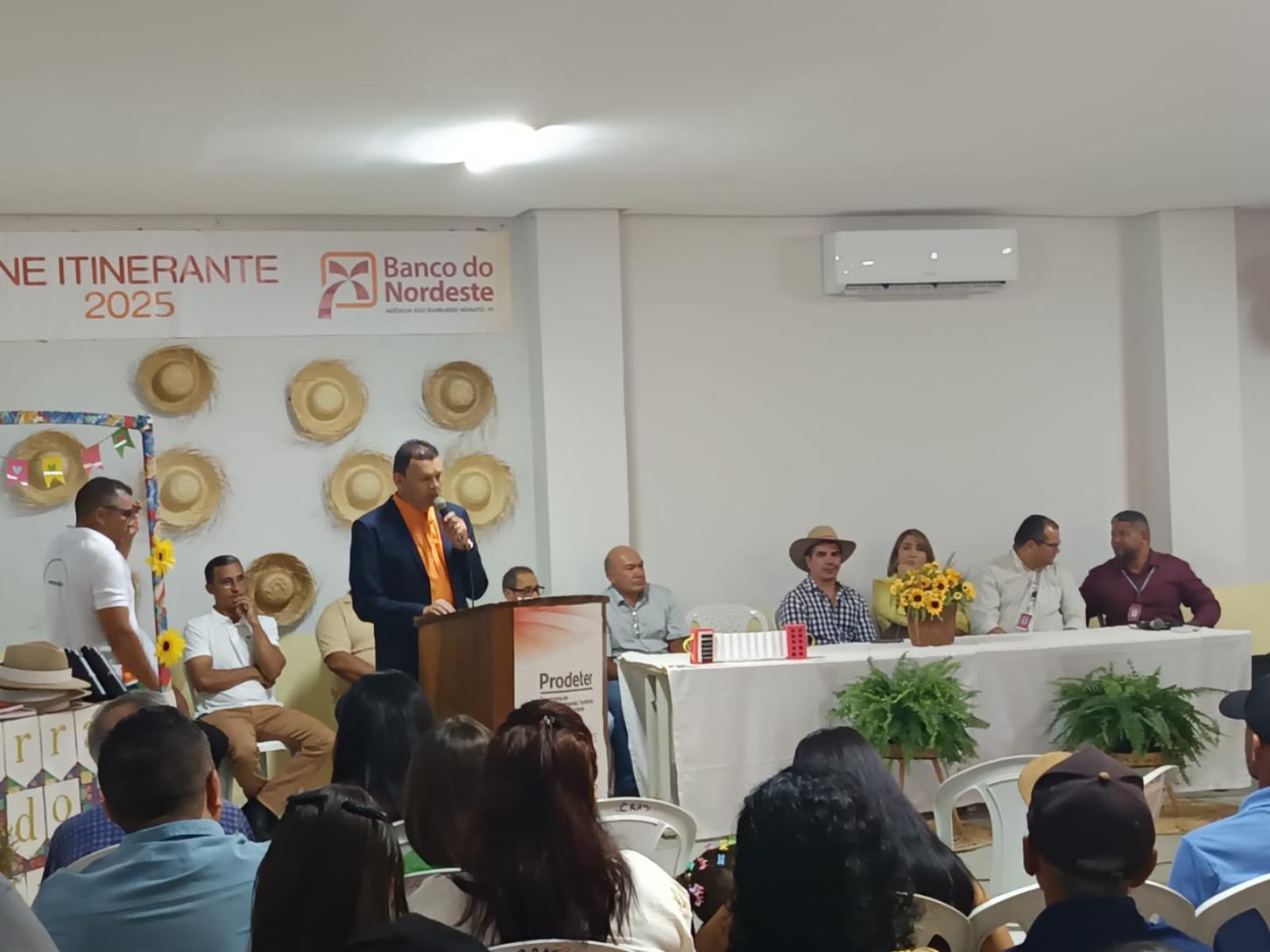 FNE Itinerante do Banco do Nordeste mobiliza comerciantes e produtores em Dom Inocêncio (PI)