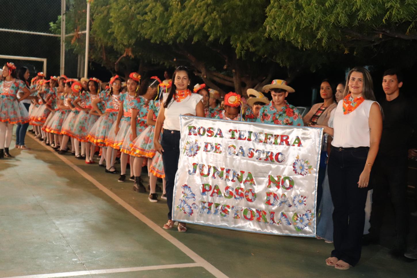 Fotos da apresentação da quadrilha U.E. Rosa Teixeira de Castro - Quadra do bairro Altamira