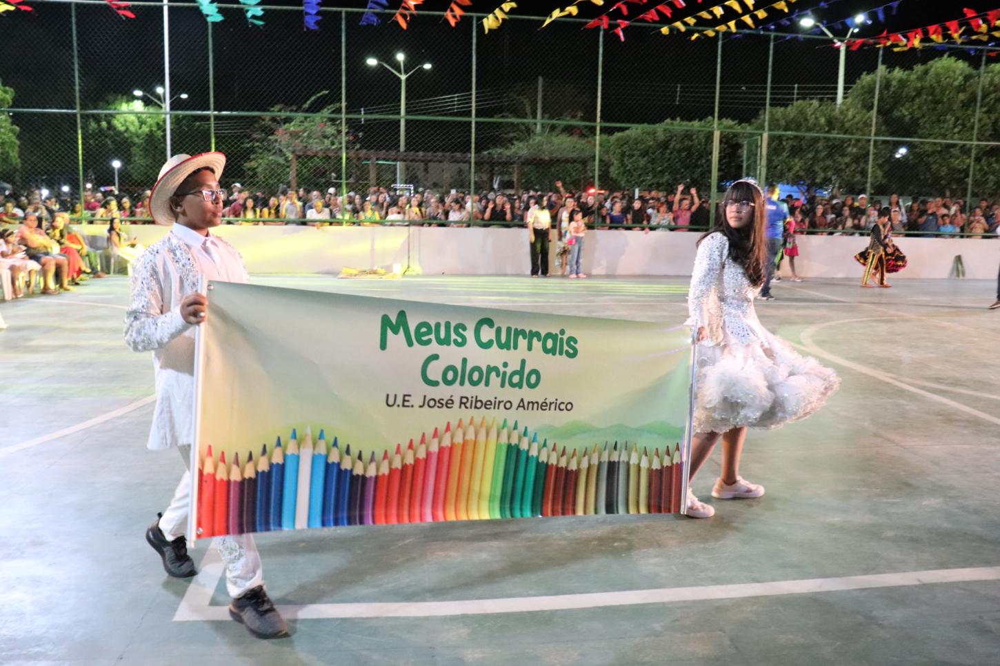 Fotos da Apresentação do Arraiá  da U.E. Currais, na Quadra do bairro Gavião