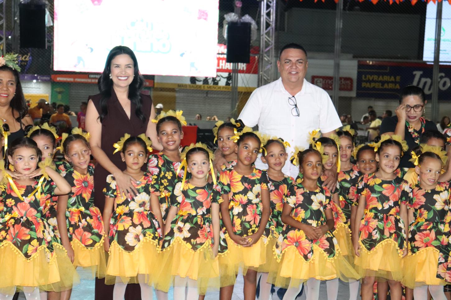 Fotos da apresentação dos alunos da U.E. Eliacim Mauriz, na 1ª Noite do Céu Raimundo Junino
