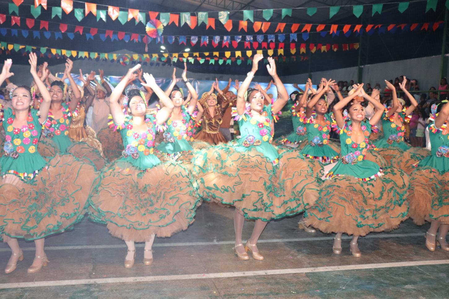 Fotos das apresentações juninas na Quarta Noite do Céu Raimundo Junino. Veja Aqui!
