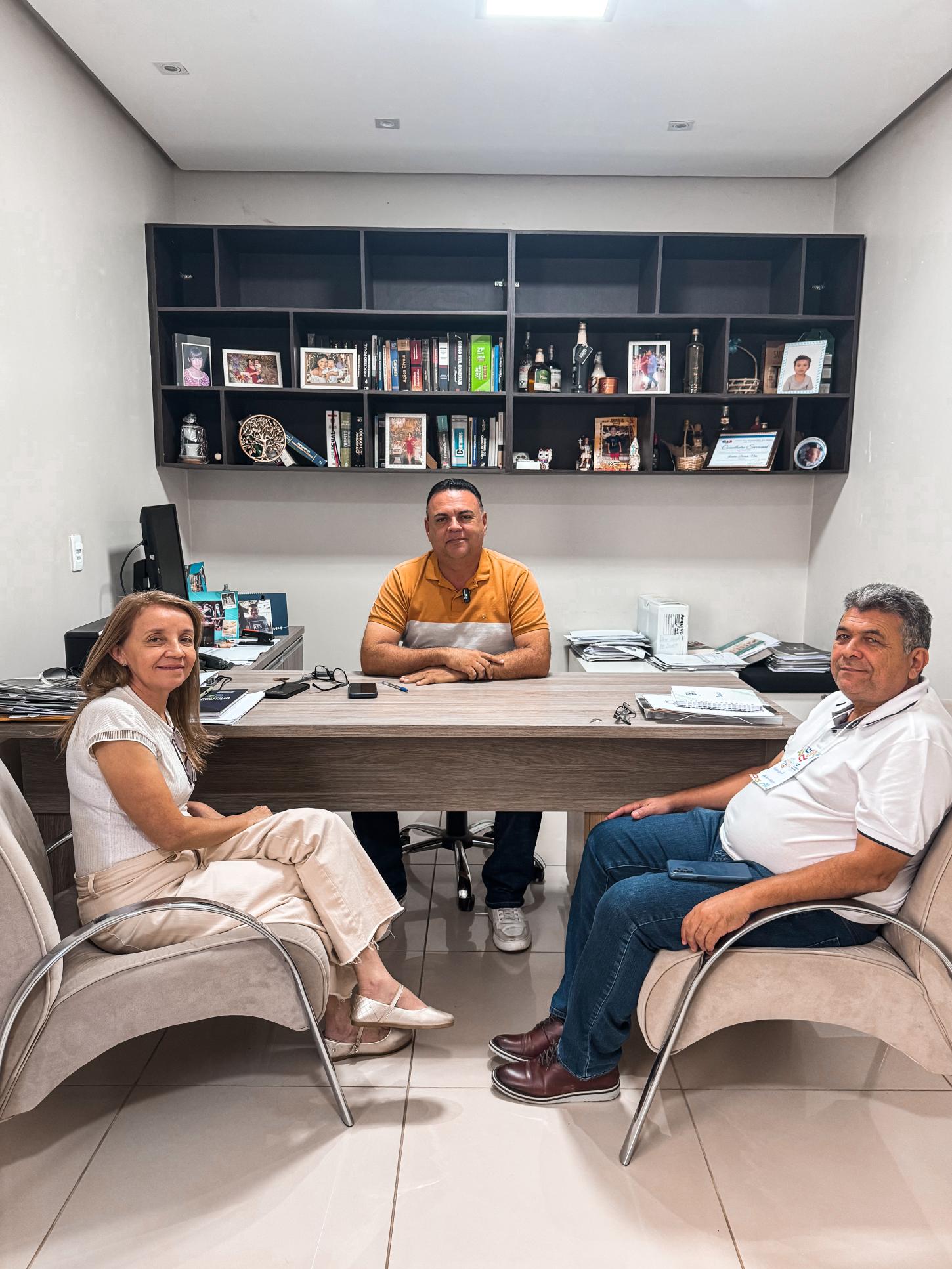 Prefeito Rogério Castro anuncia ampliação dos serviços de saúde no município