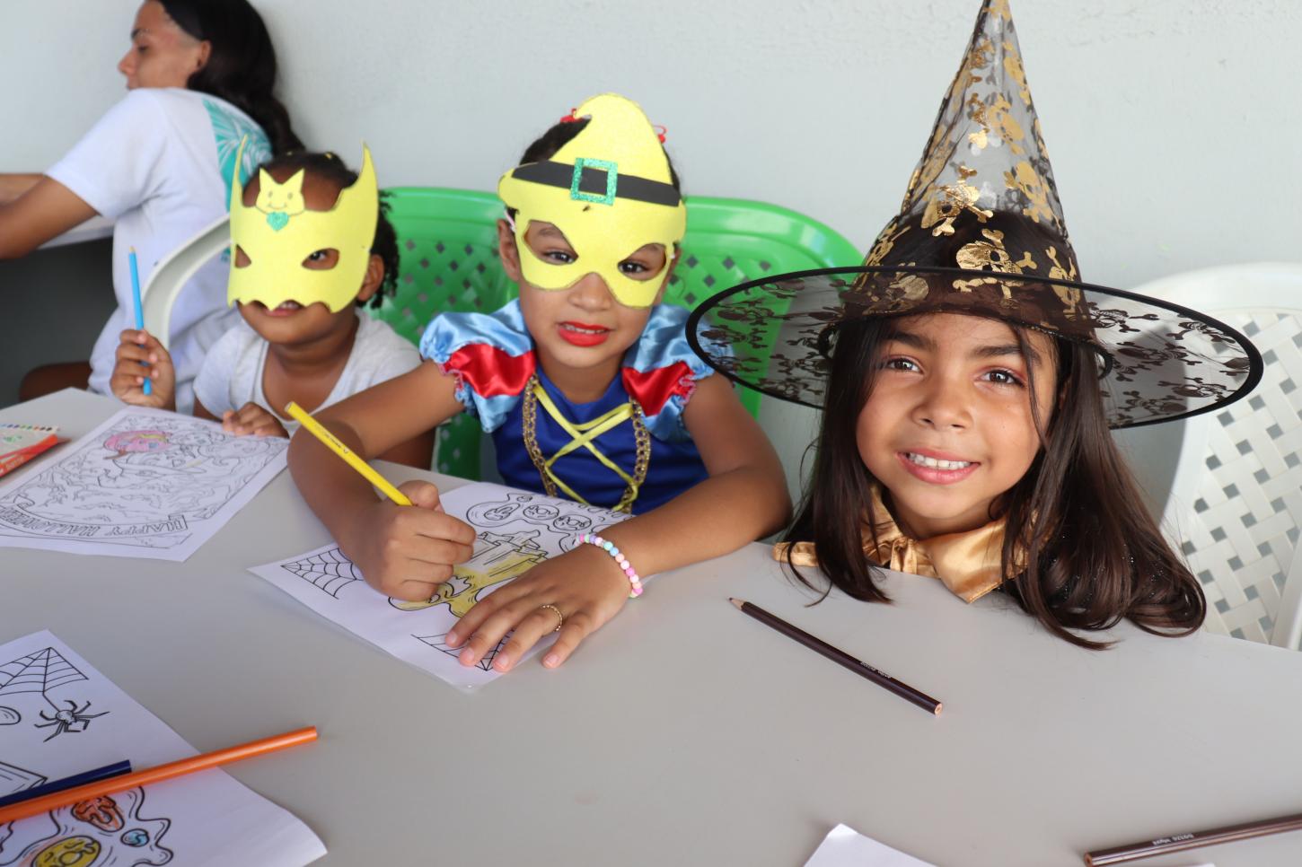 Crianças do Serviço de Convivência do CRAS-II vivenciam Festa de Halloween com muita alegria e criatividade