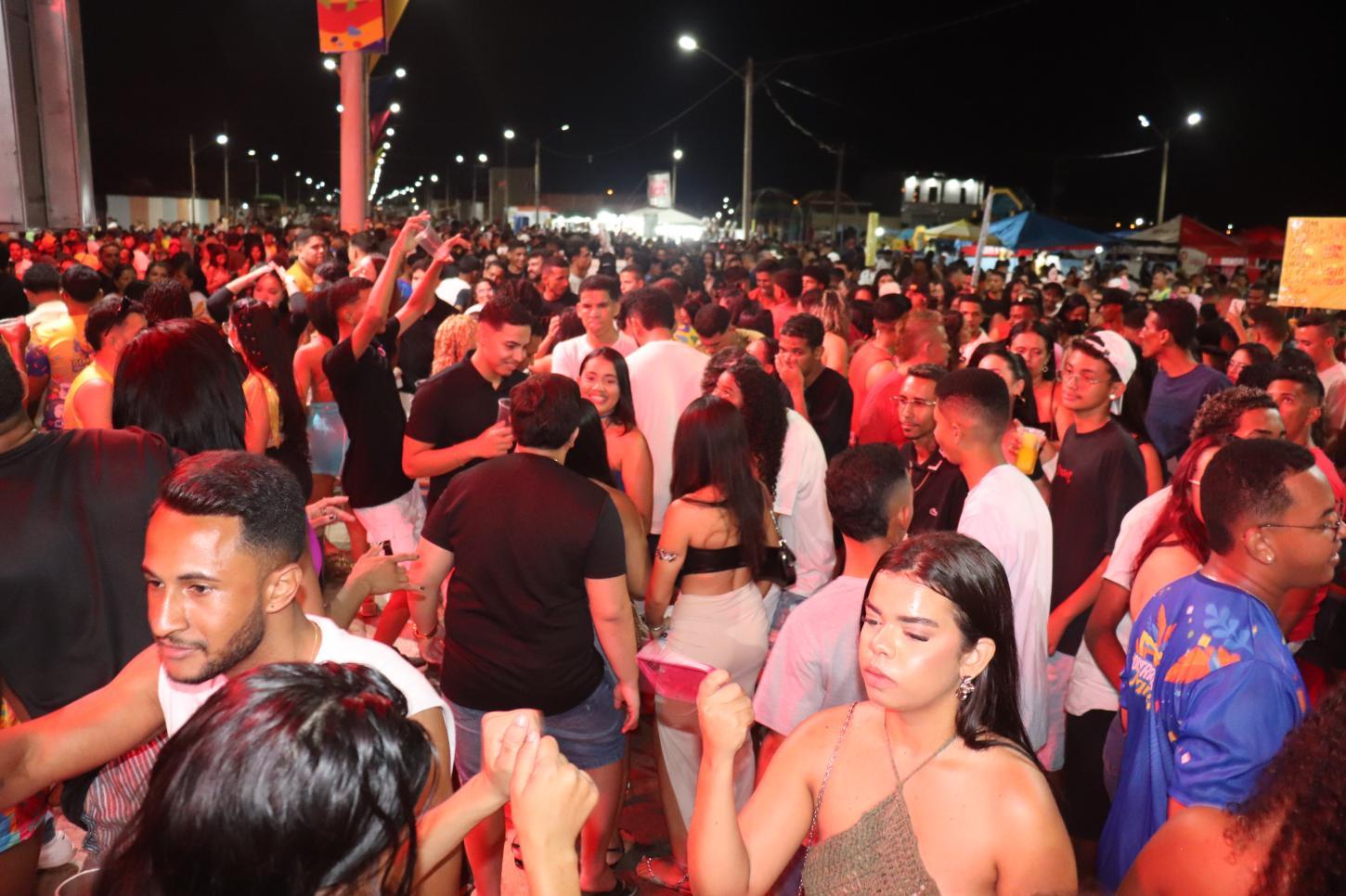 Carnaval de São Raimundo Nonato atrai multidão no segundo dia de festa