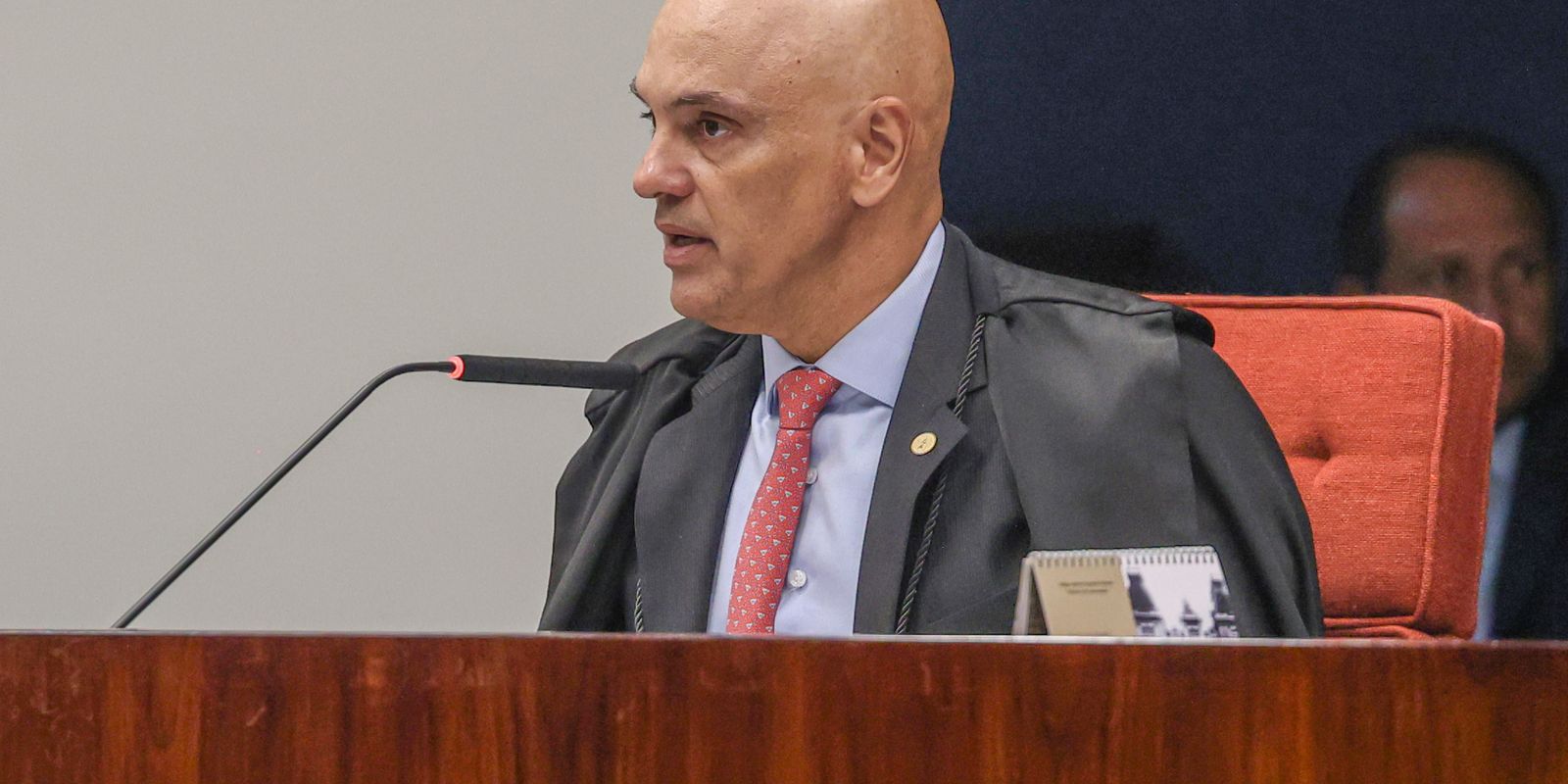 Alexandre de Moraes nega ter viajado em aviões de Vorcaro  