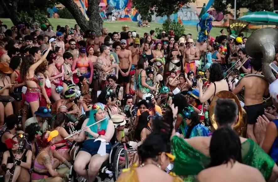 Brasil é sétimo em lista de países mais felizes, aponta pesquisa