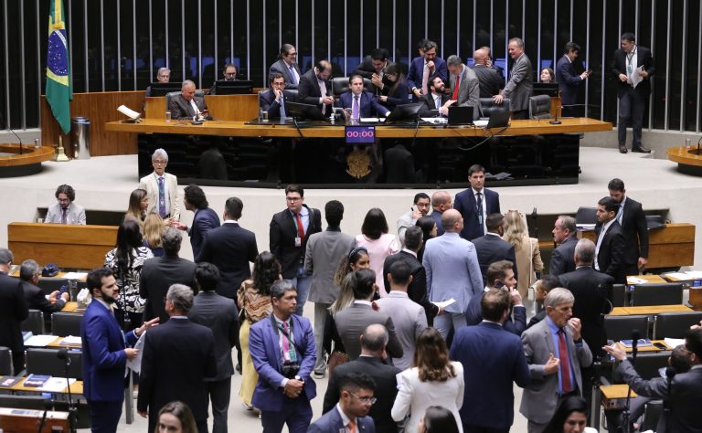Plenário pode votar projeto que permite que fundo de calamidade pública financie Operação Carro-Pipa
