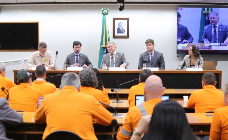 Petrobras e postos negam responsabilidade pela alta dos combustíveis