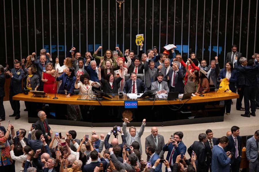 Fim da escala 6x1: depois de aprovada na Câmara, PEC segue para o Senado, onde deve encontrar resistências; veja detalhes do texto