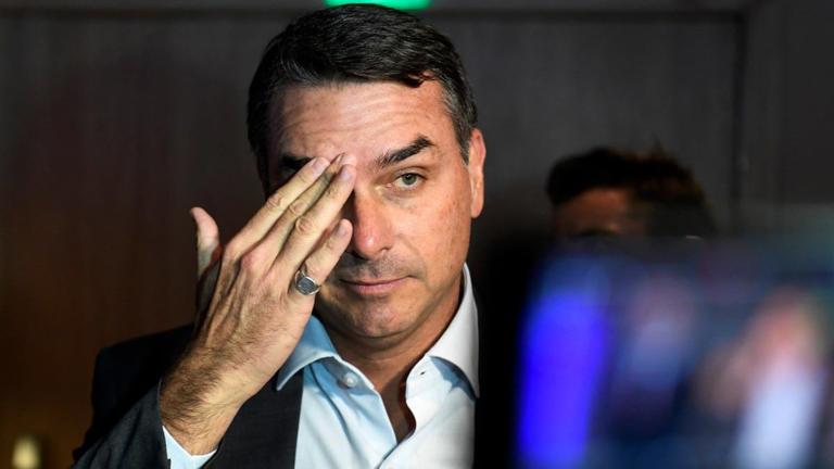 Já em forte queda, campanha de Flávio Bolsonaro vive novo medo que se amplia
