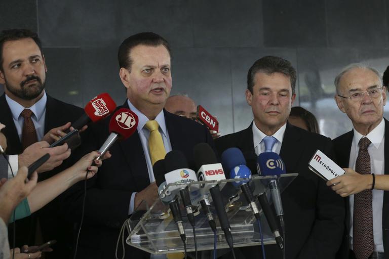 Gilberto Kassab diz que chance de Flávio Bolsonaro ser eleito é 