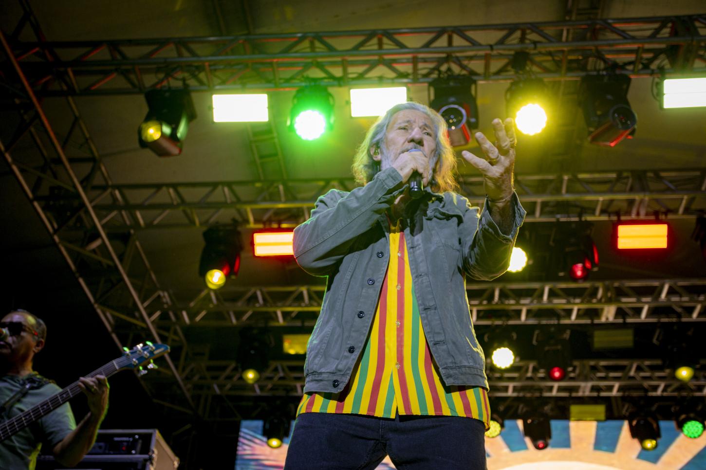 Primeira noite dos Festejos de São Raimundo Nonato reúne multidão em noite do reggae